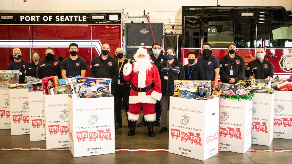 firefighters donate toys